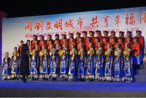 清遠(yuǎn)市第十四屆廣場(chǎng)文化藝術(shù)節(jié)經(jīng)信專場(chǎng)活動(dòng)圓滿舉行，市經(jīng)信局組織文化藝術(shù)交流活動(dòng)促進(jìn)行業(yè)發(fā)展